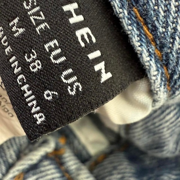 SHEIN – Distressed High Rise Mom Jeans – Women's Size 6 / M – Light Wash Denim - Picture 3 of 5